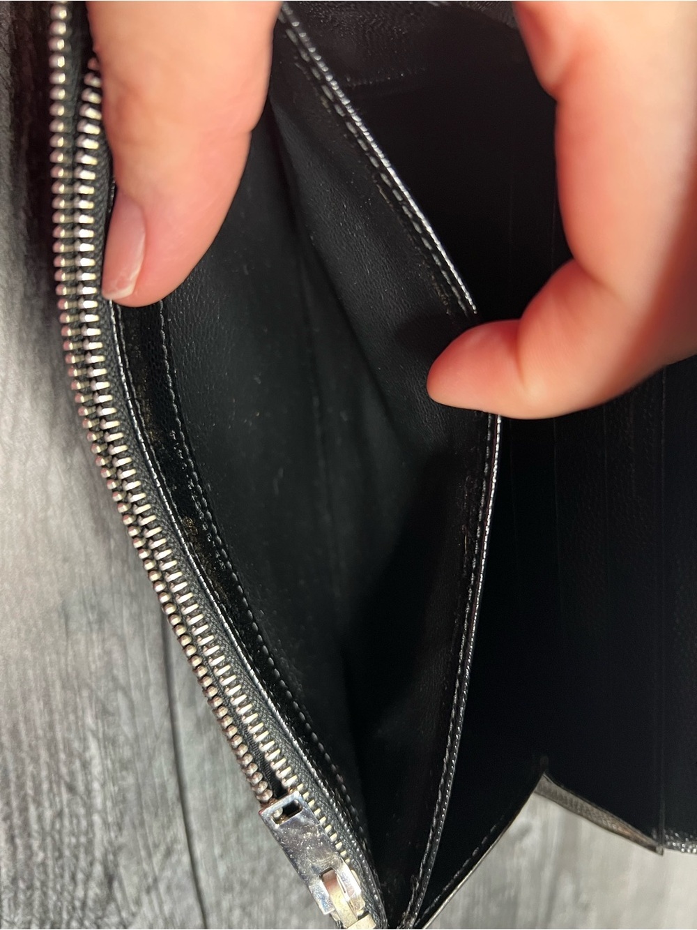 Authentic Saint Laurent Black Grain De Poudre Stud Marquage Wallet w/ COA - Picture 8 of 10